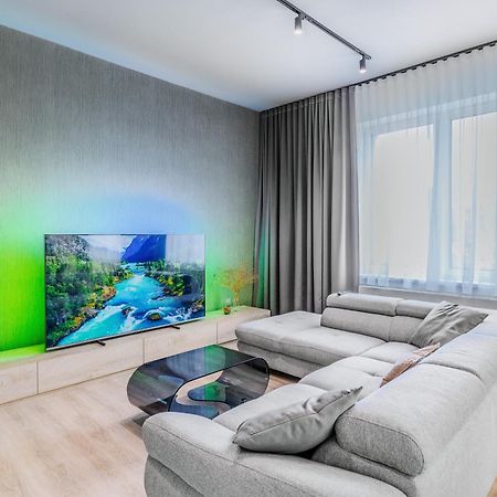 Chalupku - Luxurious Apartment 70M2 In Direct Centrum With Parking Included, Air-Conditioned, Balcony, Quiet Sleep, Best In Town Banská Bystrica Exteriör bild