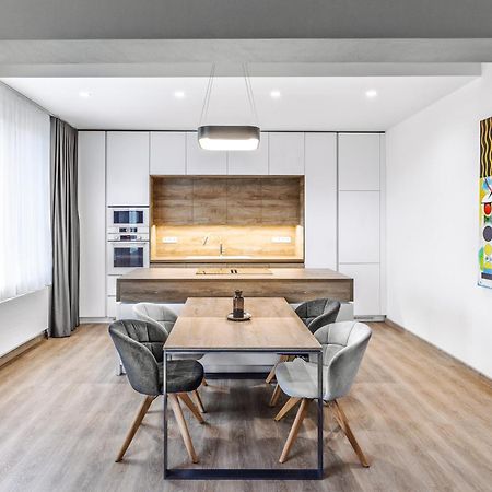 Chalupku - Luxurious Apartment 70M2 In Direct Centrum With Parking Included, Air-Conditioned, Balcony, Quiet Sleep, Best In Town Banská Bystrica Exteriör bild