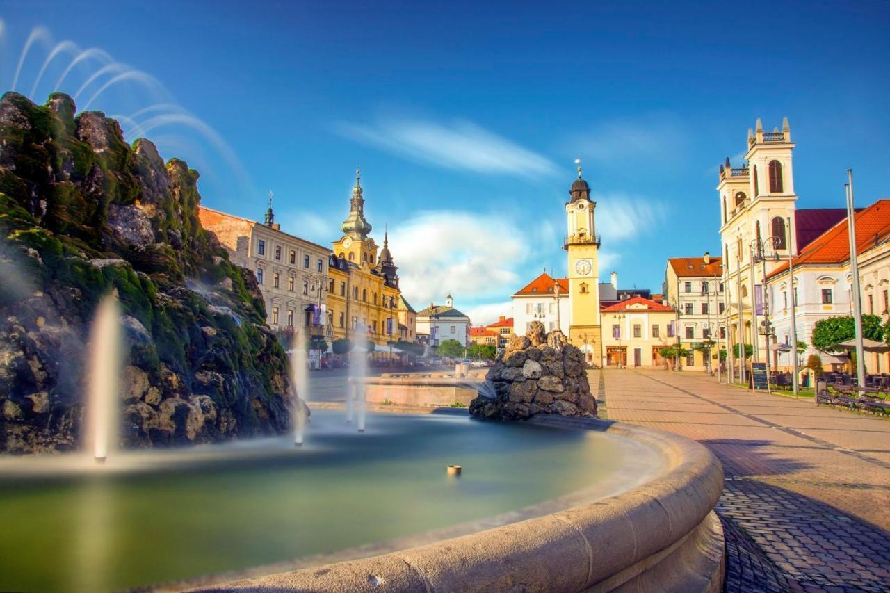 Chalupku - Luxurious Apartment 70M2 In Direct Centrum With Parking Included, Air-Conditioned, Balcony, Quiet Sleep, Best In Town Banská Bystrica Exteriör bild