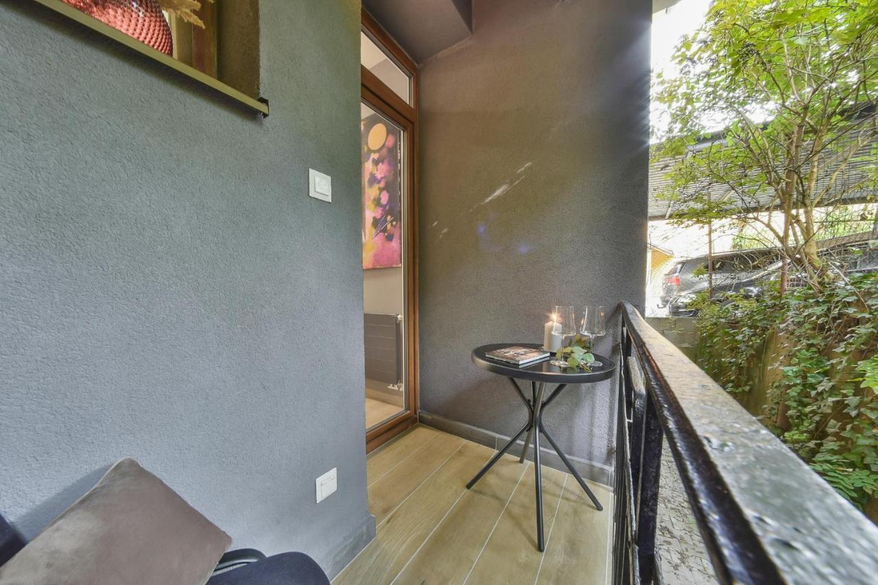 Chalupku - Luxurious Apartment 70M2 In Direct Centrum With Parking Included, Air-Conditioned, Balcony, Quiet Sleep, Best In Town Banská Bystrica Exteriör bild