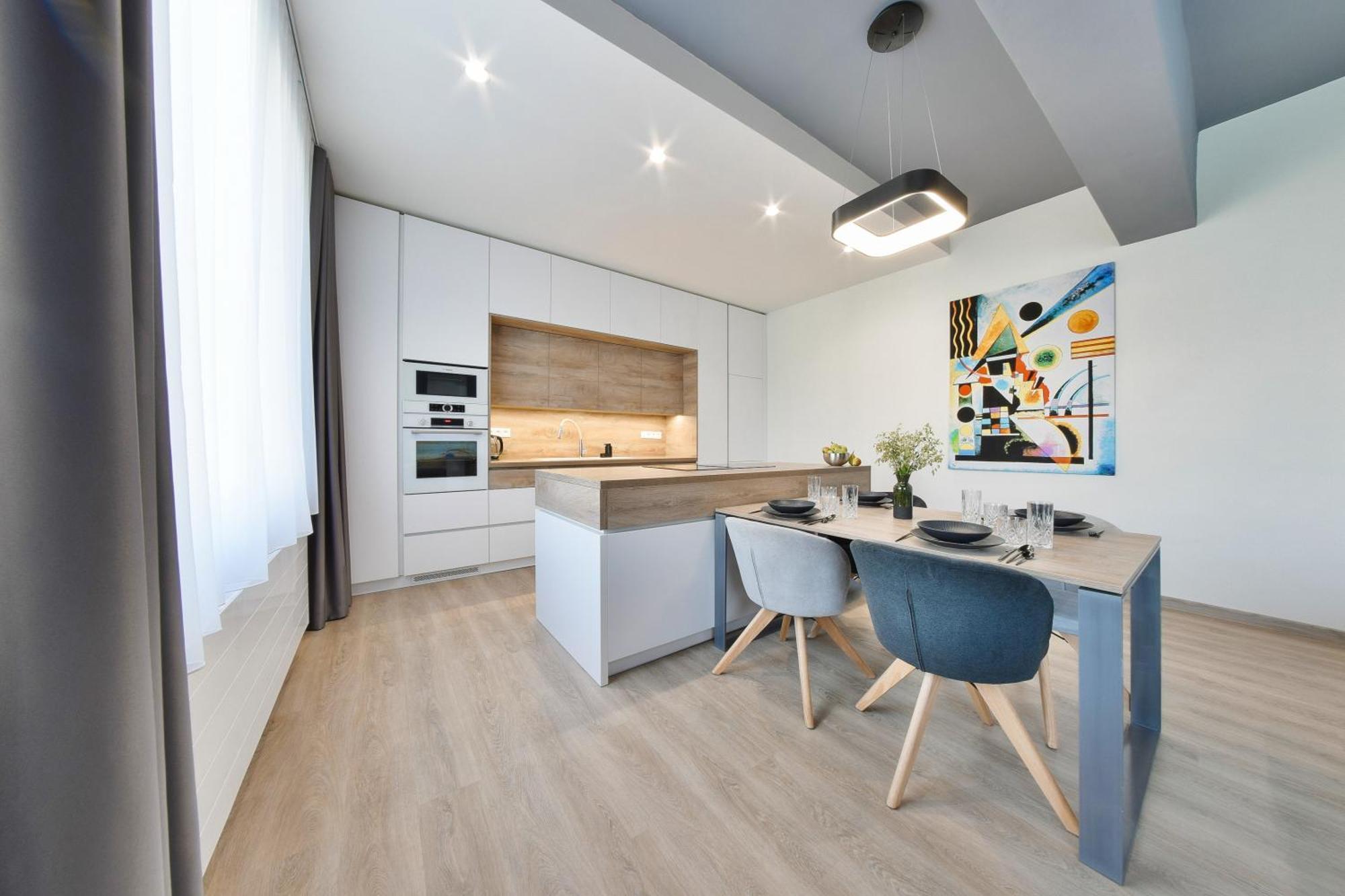 Chalupku - Luxurious Apartment 70M2 In Direct Centrum With Parking Included, Air-Conditioned, Balcony, Quiet Sleep, Best In Town Banská Bystrica Exteriör bild