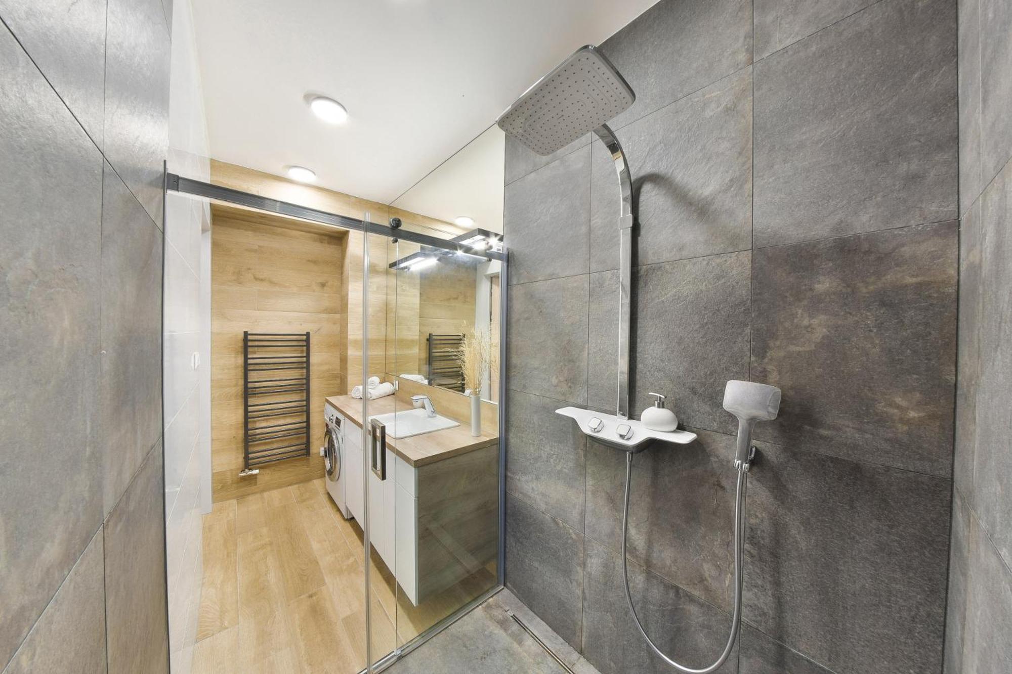 Chalupku - Luxurious Apartment 70M2 In Direct Centrum With Parking Included, Air-Conditioned, Balcony, Quiet Sleep, Best In Town Banská Bystrica Exteriör bild