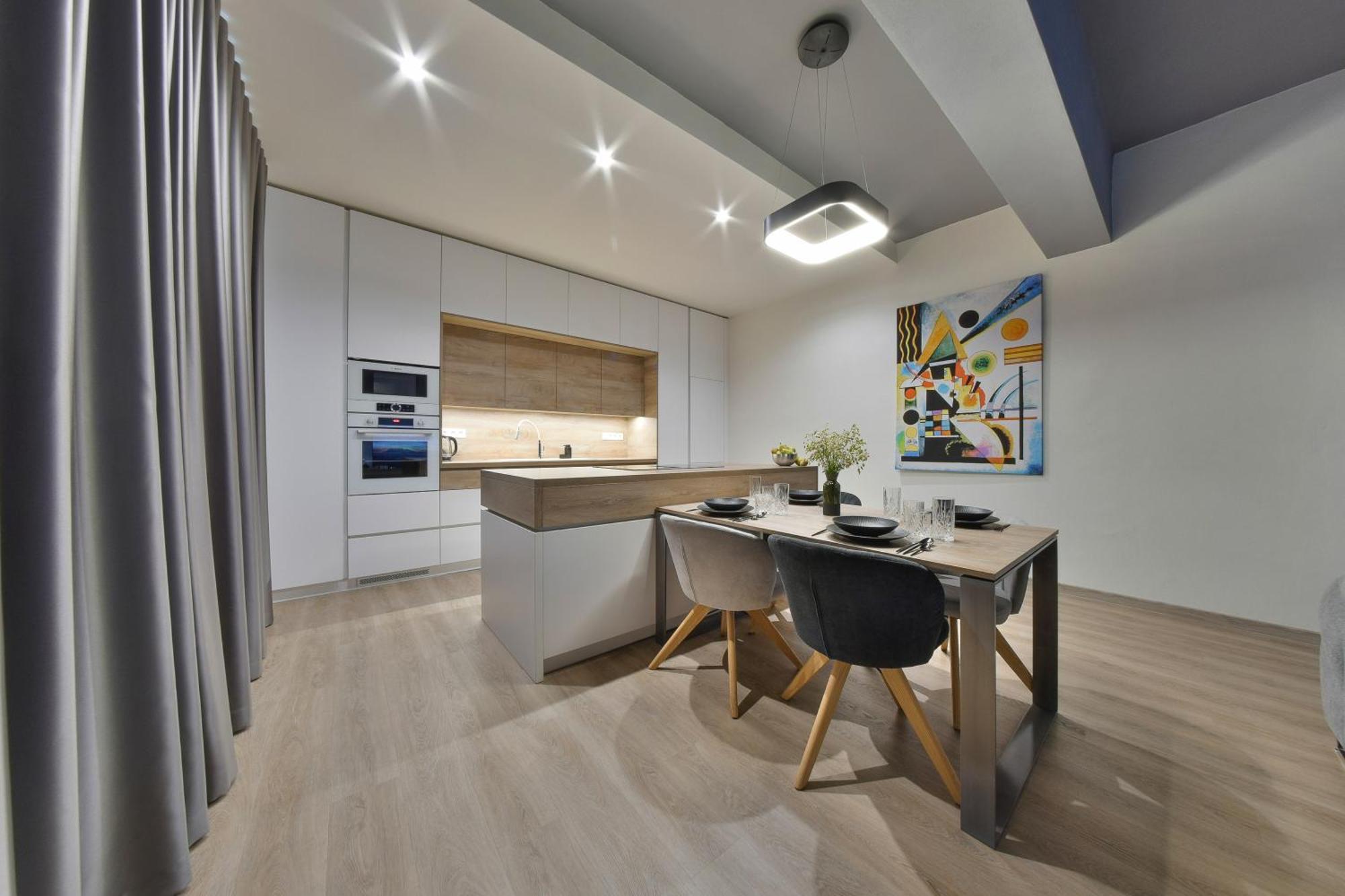 Chalupku - Luxurious Apartment 70M2 In Direct Centrum With Parking Included, Air-Conditioned, Balcony, Quiet Sleep, Best In Town Banská Bystrica Exteriör bild