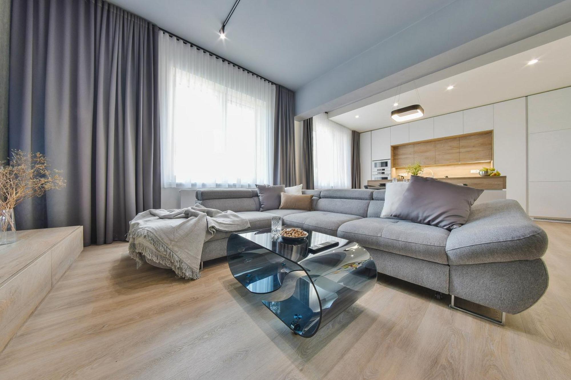 Chalupku - Luxurious Apartment 70M2 In Direct Centrum With Parking Included, Air-Conditioned, Balcony, Quiet Sleep, Best In Town Banská Bystrica Exteriör bild