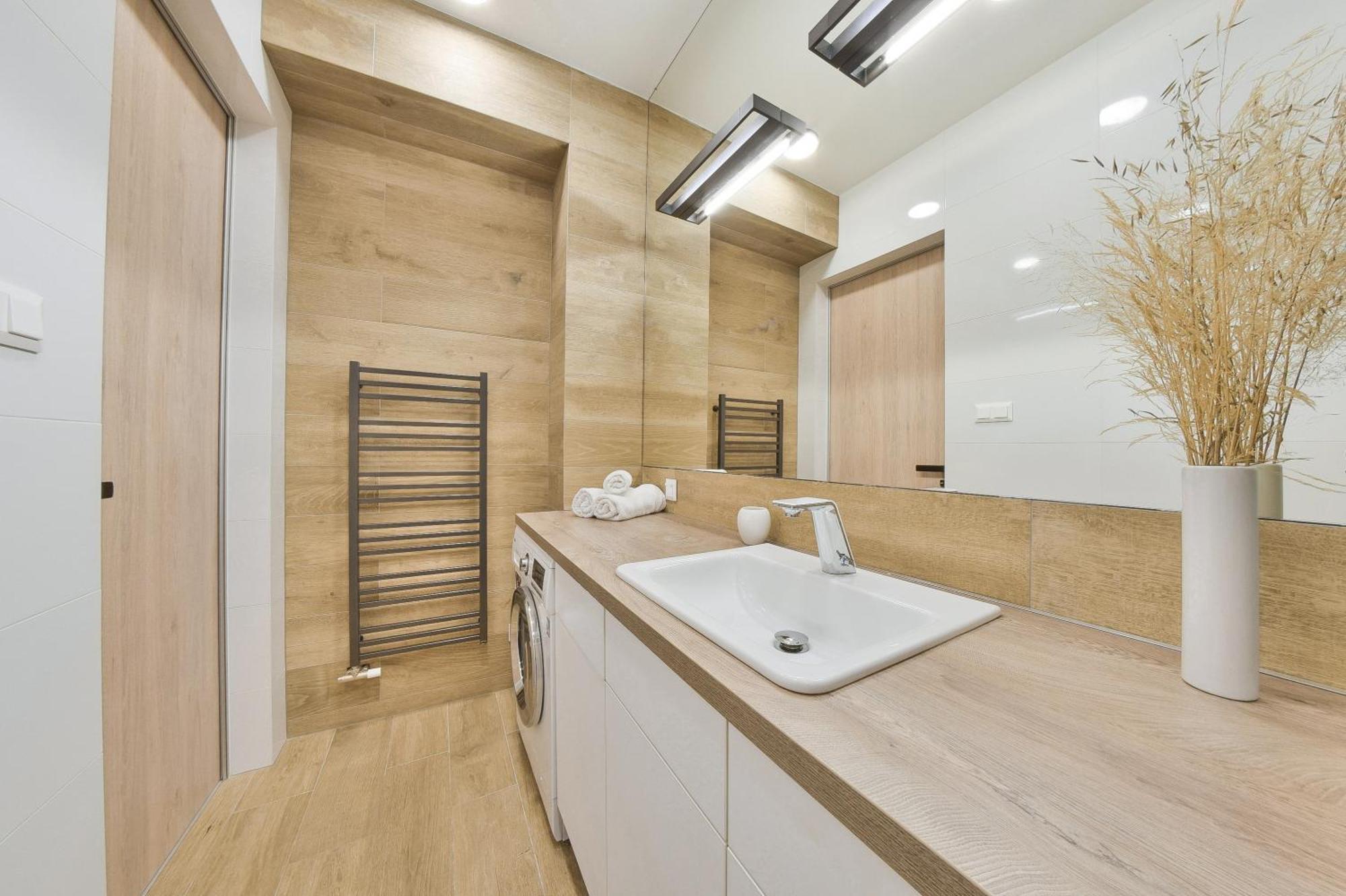 Chalupku - Luxurious Apartment 70M2 In Direct Centrum With Parking Included, Air-Conditioned, Balcony, Quiet Sleep, Best In Town Banská Bystrica Exteriör bild