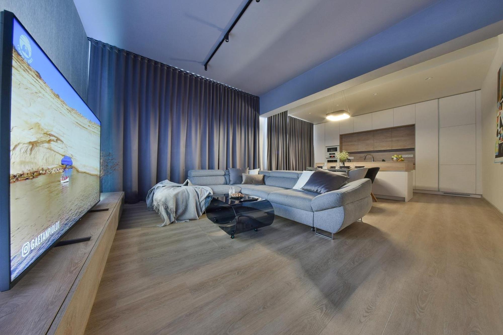 Chalupku - Luxurious Apartment 70M2 In Direct Centrum With Parking Included, Air-Conditioned, Balcony, Quiet Sleep, Best In Town Banská Bystrica Exteriör bild