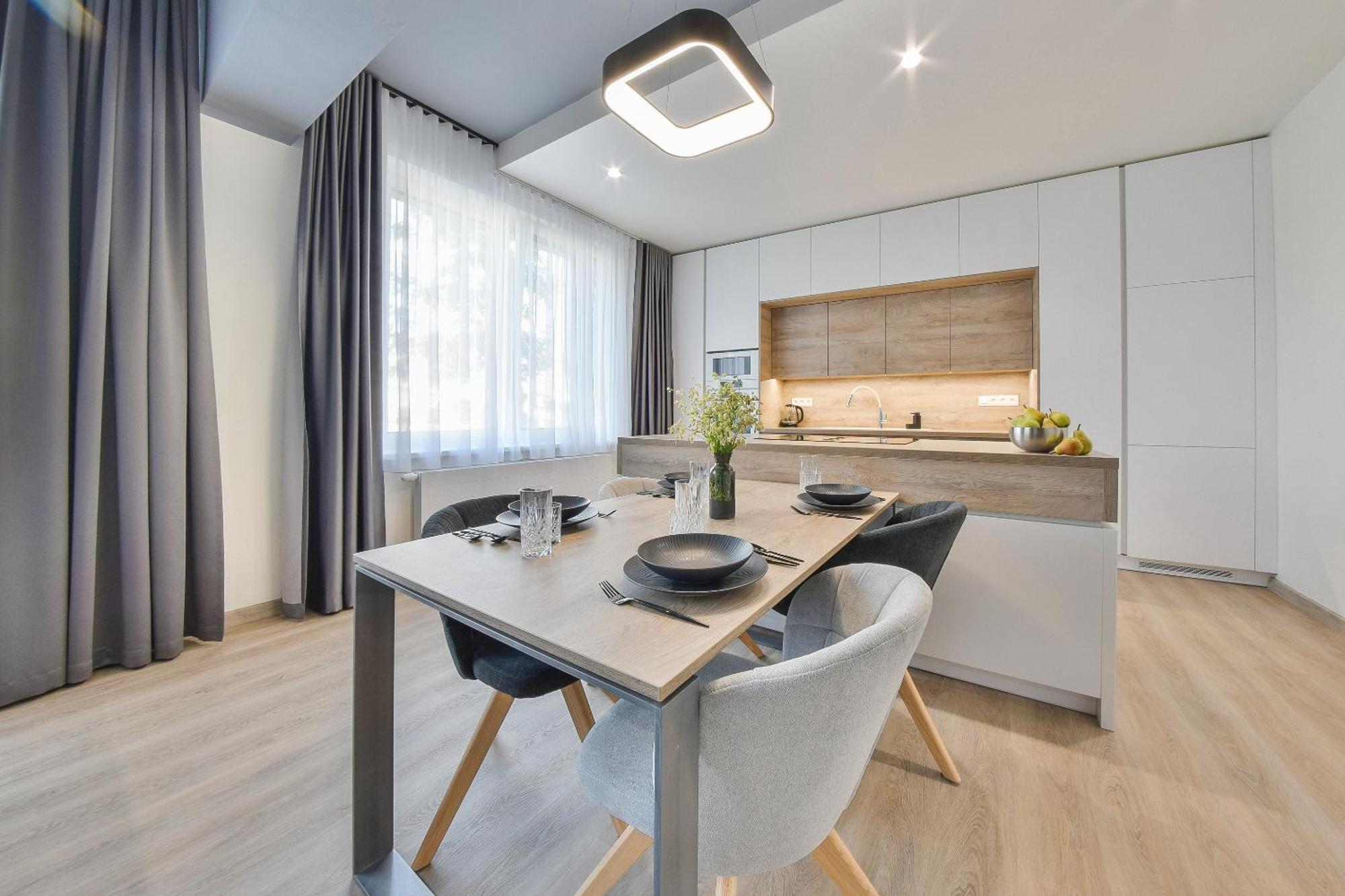 Chalupku - Luxurious Apartment 70M2 In Direct Centrum With Parking Included, Air-Conditioned, Balcony, Quiet Sleep, Best In Town Banská Bystrica Exteriör bild